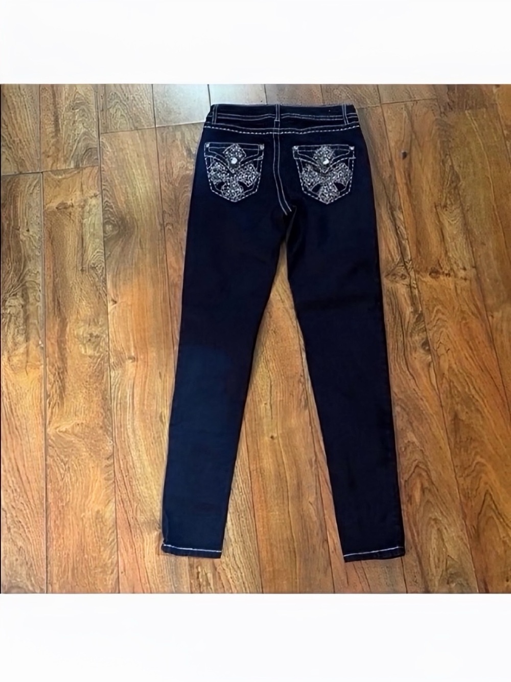 Like New Rebel & Soul Dark Wash Jeans With Embellished Back Pockets